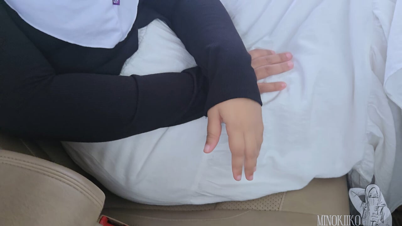 Moja snaja u hidžabu kasni, dala mi je pušenje kurca u autu jer joj pomažem - Minokiiko