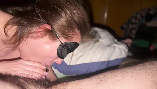 Ağızda oral seks ve boşalmaların en iyi derlemesi, iyi bir yarak emmeyi seviyor