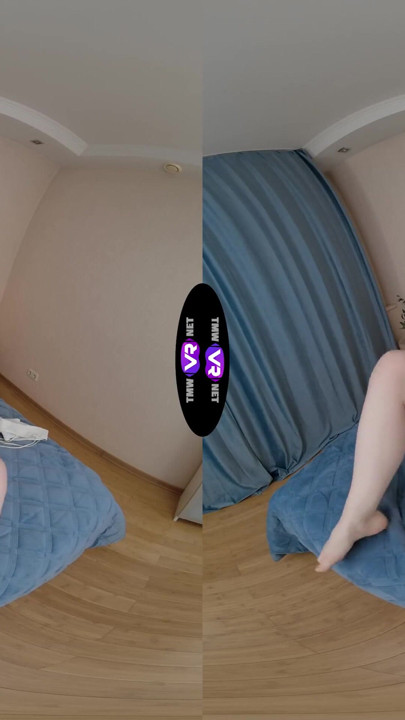 Modern girl masturbates on a bed – TmwVRnet | Clip 1