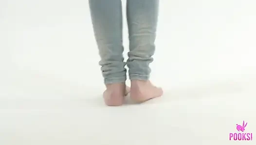 Skinny blonde beauty Indi spreads her round ass cheeks!