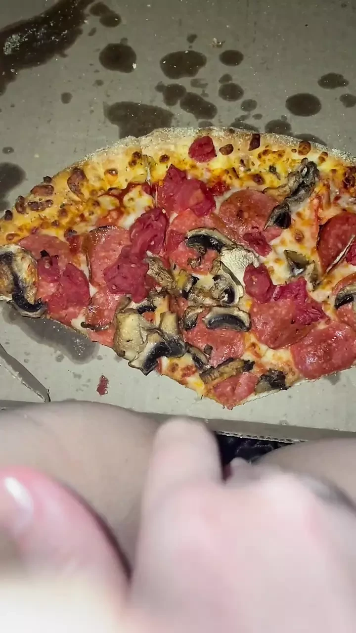 PIZZA TEEN MASTURBATION -KINKY FOOD FETISH-FEMALE WEIRD ARAB PORN-REAL ORGASM- AMATEUR- ARABIAN SNOWWHITE-USA LOS ANGELES 2025 G