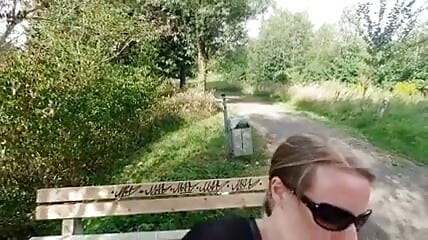 Creampie corta y rápida al aire libre