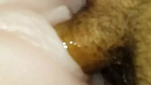 Boşalana kadar oyuncak amcığı sikiyor