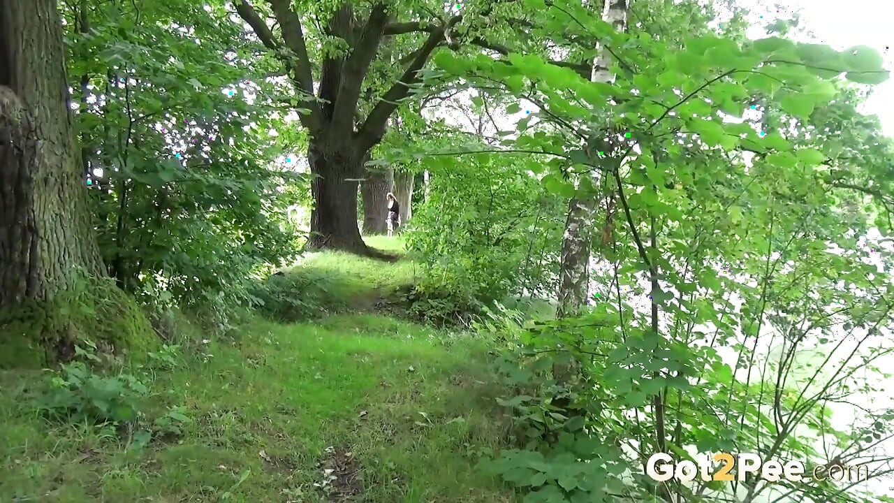 Tree pinkel von Got 2 pinkeln, wo mädchen pissen kommen
