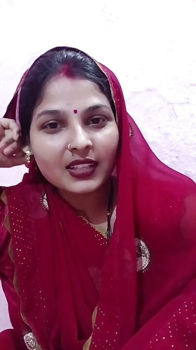Komal had ordered a maxi dress and told the delivery boy, "I will wear it now, see the car, then I will pay."