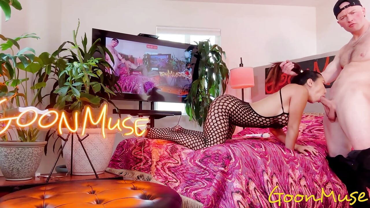 POV 섹스에서 더위를 돌리는 아시아 섹시녀 Nicole Doshi