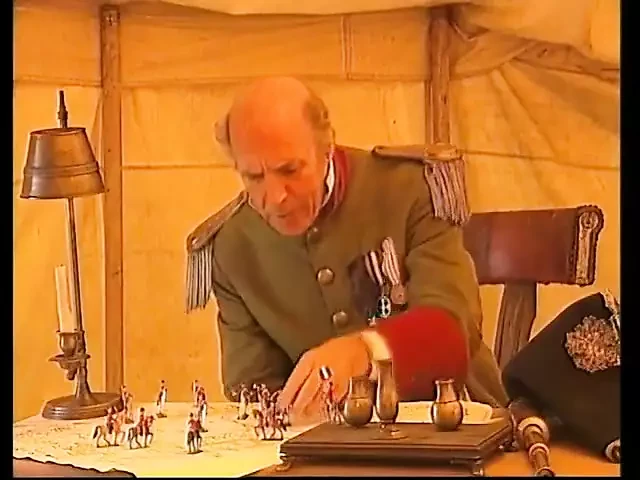 As putas de dois soldados estão se beijando no campo de oficiais do exército