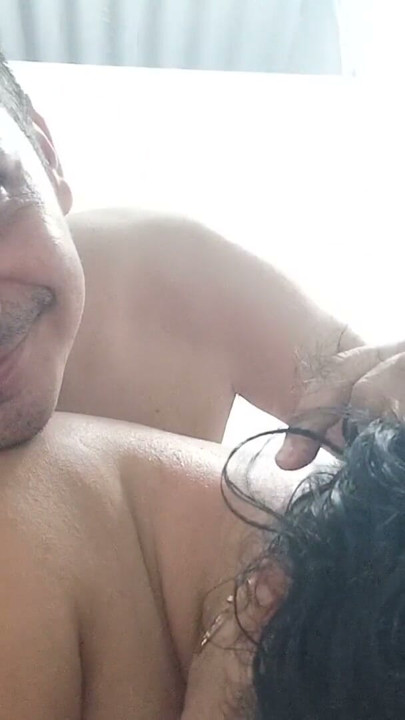 Kız arkadaşım itaatkar bir sürtük prenses büyük yarakları seviyor ve derin gırtlak bdsm ve esaret emme ile götten sikişiyor | Klip 2