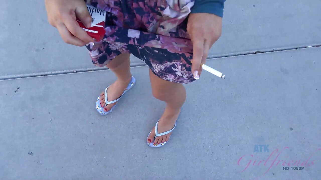 Kenzie Reeves约会和热水浴缸抽烟性感