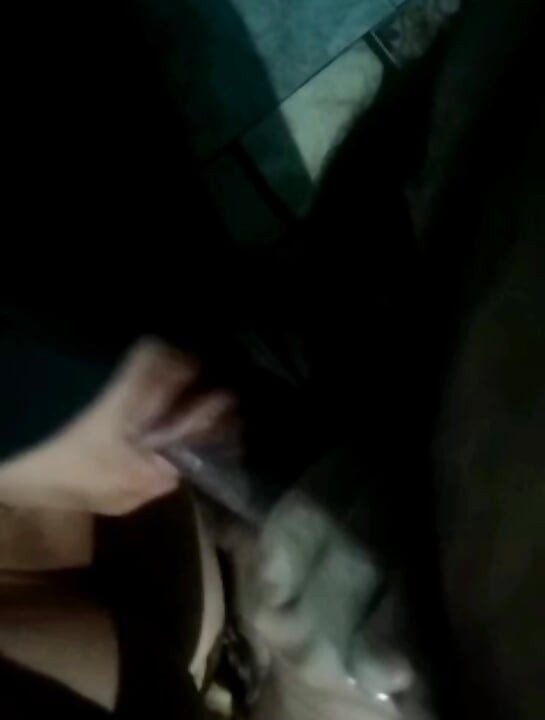 Dekho kaise main apne munh se doodh nichor rahi hoon