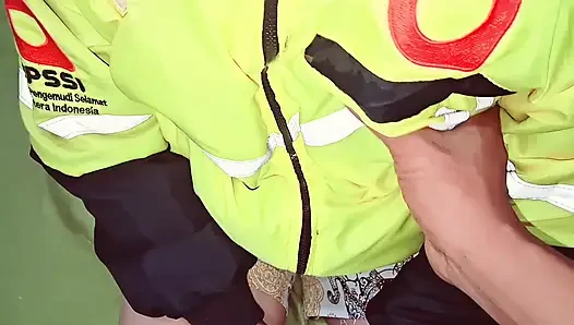 Ojol girl in hijab gets an extra bonus from castamer gofood-full video bokep indonesia viral
