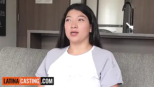 Cewek latina asia amatir dengan toket besar alami ini bilang nggak akan pernah selingkuh... Berujung dudukin kontolku