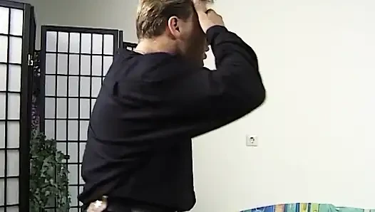Tante sange rambut pirang lagi asik jilat memek dan ngentot habis-habisan sampai matanya merem melek