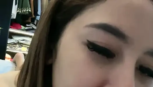 Masturbasi liar mengubah gadis pemalu menjadi pelacur nakal