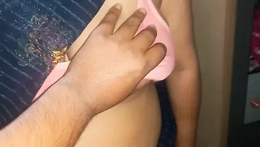 Pasangan yang baru nikah lagi mesra-mesraan