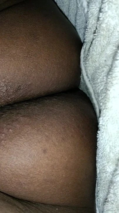 19yr chubby young bitch squirting