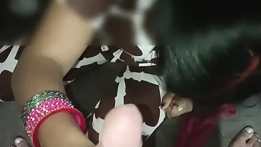 Sister-in-law in the kitchen, sister-in-law took out the water of the brother-in-law's land, showing big boobs with her hands Hindi audio.