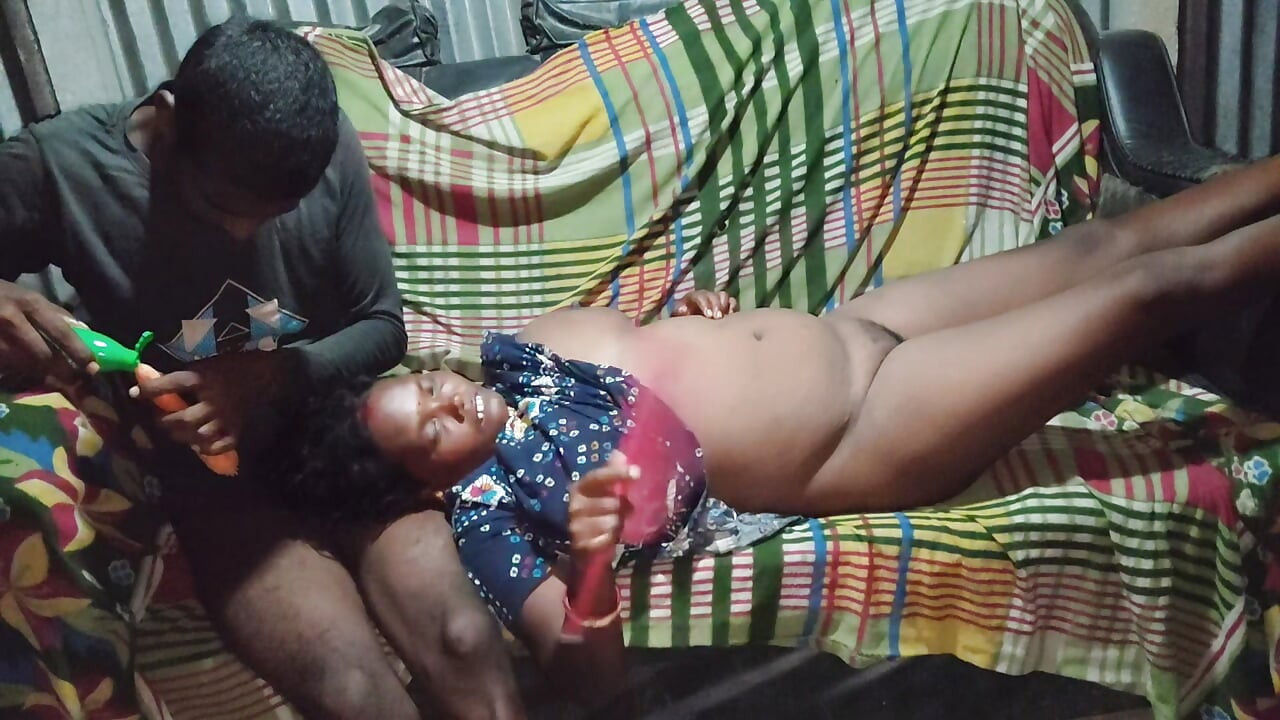 Housewife ko Gand mein gajar Dala