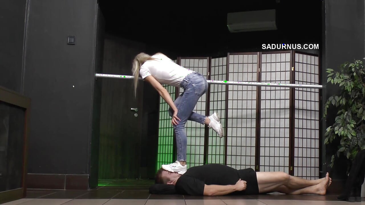 Under Mistress Ariel! Sneaker