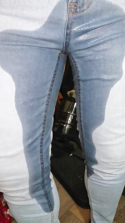 Dejando ir durante más de 2 minutos en jeans de mujer