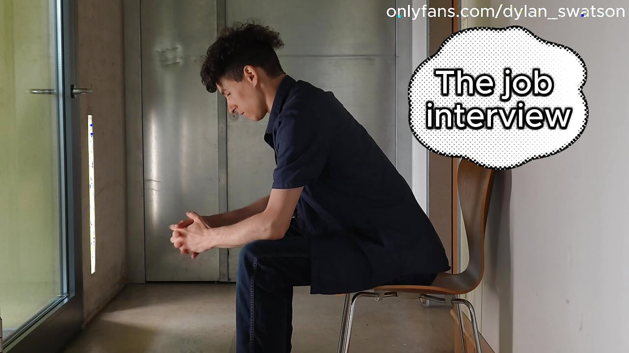 Job saved: Sweet twink spoils his straight boss with a blowjob