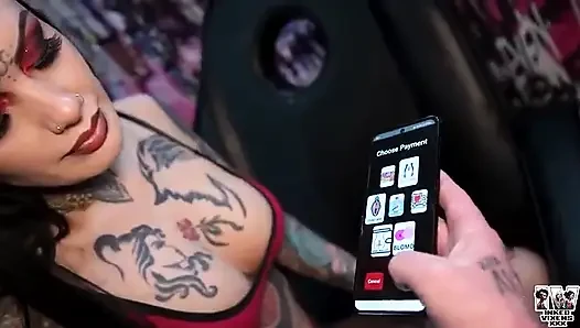 Татуированная задница Vixens и анал