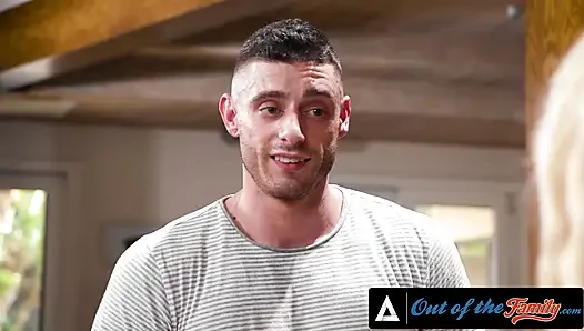 OUT OF THE FAMILY - das schätzchen mit den dicken titten Skylar Vox fickt mit ihrem perversen stiefbruer
