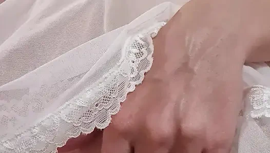 Azgın sarışın kaltak amını açıyor, yarak için yalvarıyor