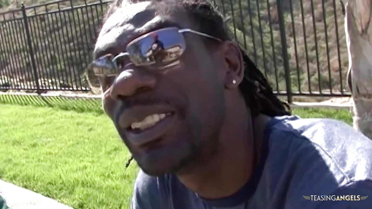 Não havia cadelas peitudas para este BBC então ele fodeu uma puta magra.