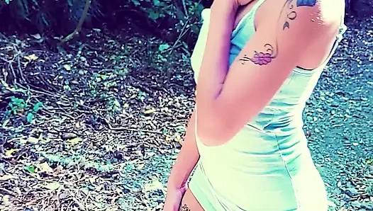 Ateşli wyld yasmin muhteşem teşhirci herkesin içinde her zaman amını ve götünü teşhir etmeyi seviyor