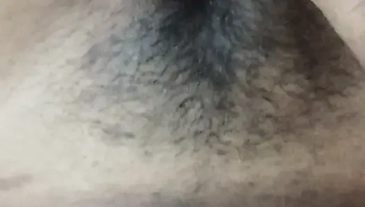 Pelacur semok lagi asik muasin dirinya sendiri pakai timun