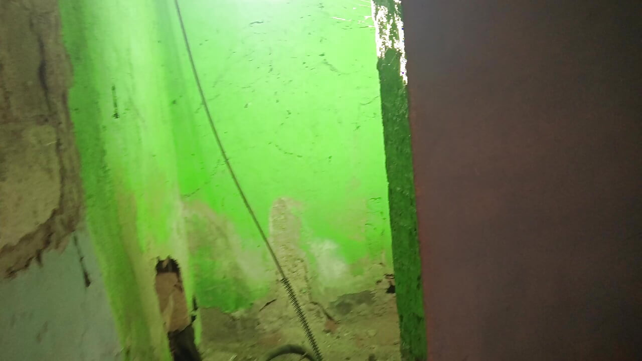 Eu encontro uma casa abandonado e aproveito a oportunidade