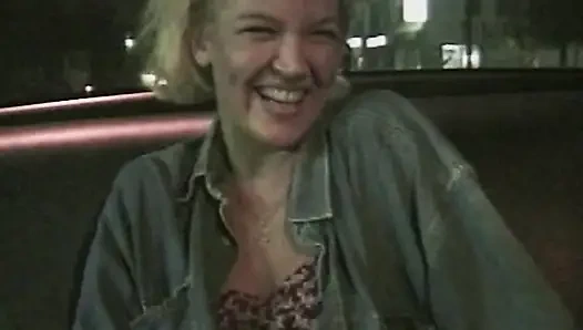 Versaute Taxifahrt: Heiße Abenteuer mit blonder Schönheit