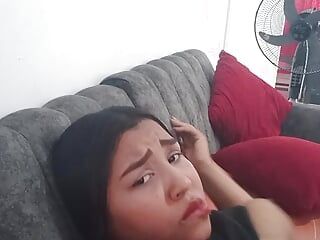 18-летняя брюнетка с большими отвисшими сиськами из Нью-Йорка, США, трахает большой хуй ее сводного брата