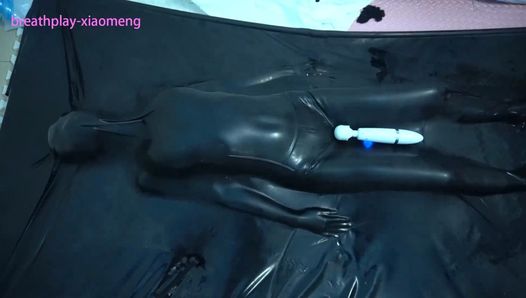 Xiaomeng, orgasme sur lit sous vide