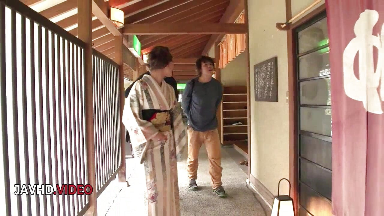 Intenzivno zadovoljstvo Japanka Aoi Mizunos iz snova pušenje na otvorenom
