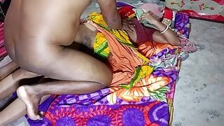 👄? Indische vrouw heeft seks op zijn hondjes