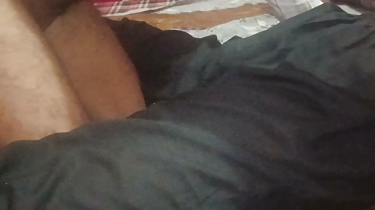 Marido e mulher indianos desi bem safados fodendo forte no estilo missionário e enchendo a buceta de porra, sexo desi