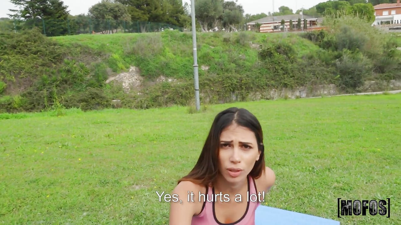 Mofos - ayudar con sexercise baby nicols al aire libre es una nena de yoga caliente