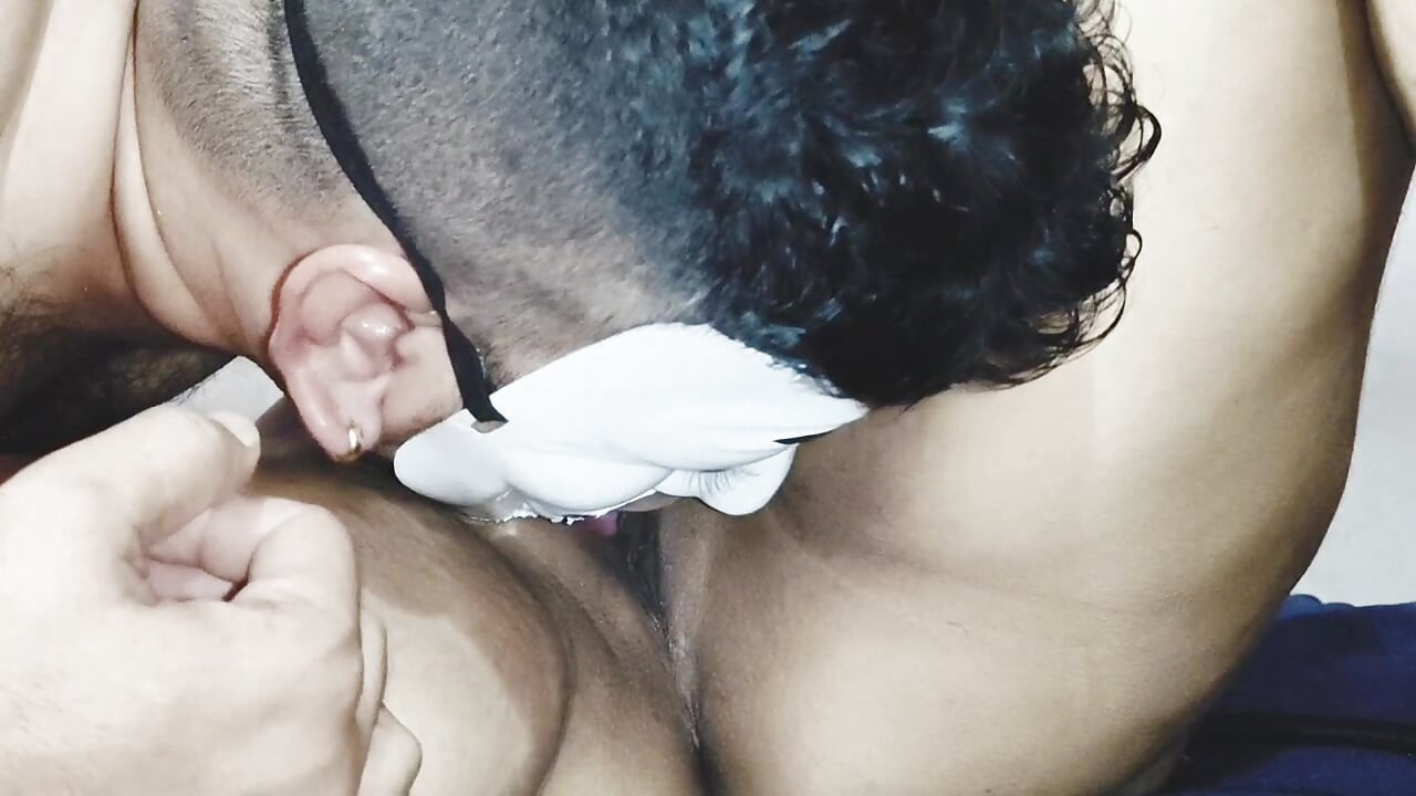 Maalkin ko naukrani ne boyfriend ke sath sex karte huye pakada
