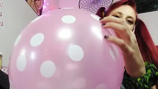 ShyyFxx reibt und knallt mit ihrem arsch auf!