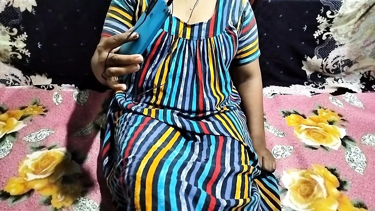 Emo sex and fingering with glass bobbin and fingers to please foreign husband.