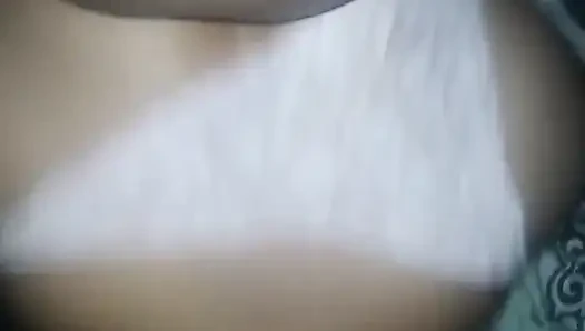 Domaltarak sikişiyor ve kovboy kız gibi biniyor