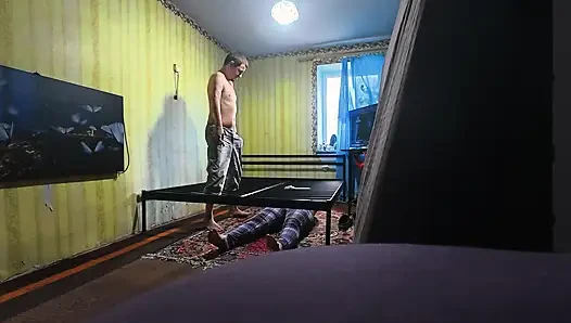Kamera arkası, kesilmemiş. Yeni bir seks yatağı inşa ediyoruz