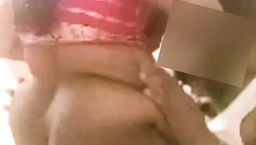 Индийская дези тамильская толстушка жена Латха стоя обнять задницу сжать и лизать киску финансист для оплаты долга!