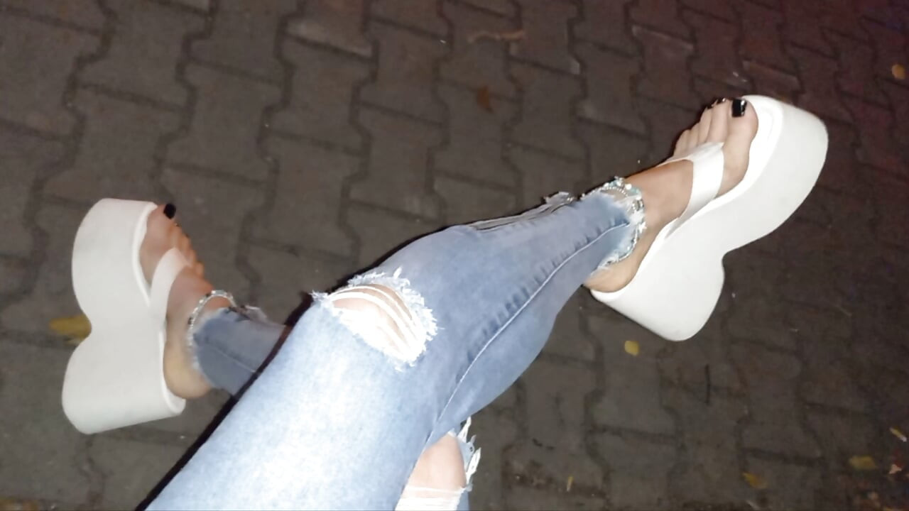 Night walk in my ripped skinny jeans & ultra-high white platform flip-flops, showing off my painted toes