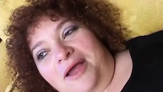 Amateur fat girl jerks off her pussy with a dildo