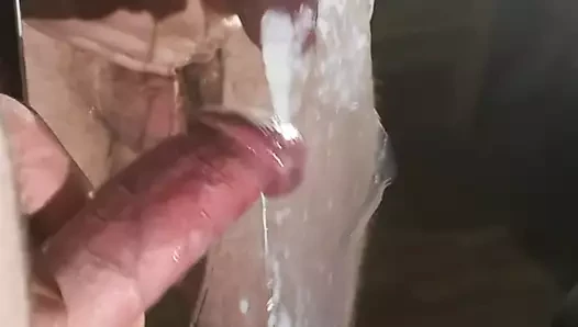 Aynanın önünde biraz eğlenmek.