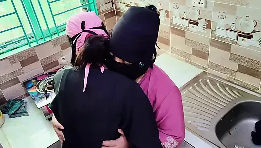 Indian bhabhi ki rasleela nanad ke saath kitchen me part one