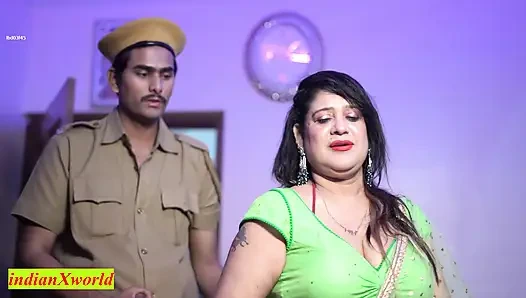 Фантазийный секс красивой богатой мадам с охранником отеля! Индийский секс